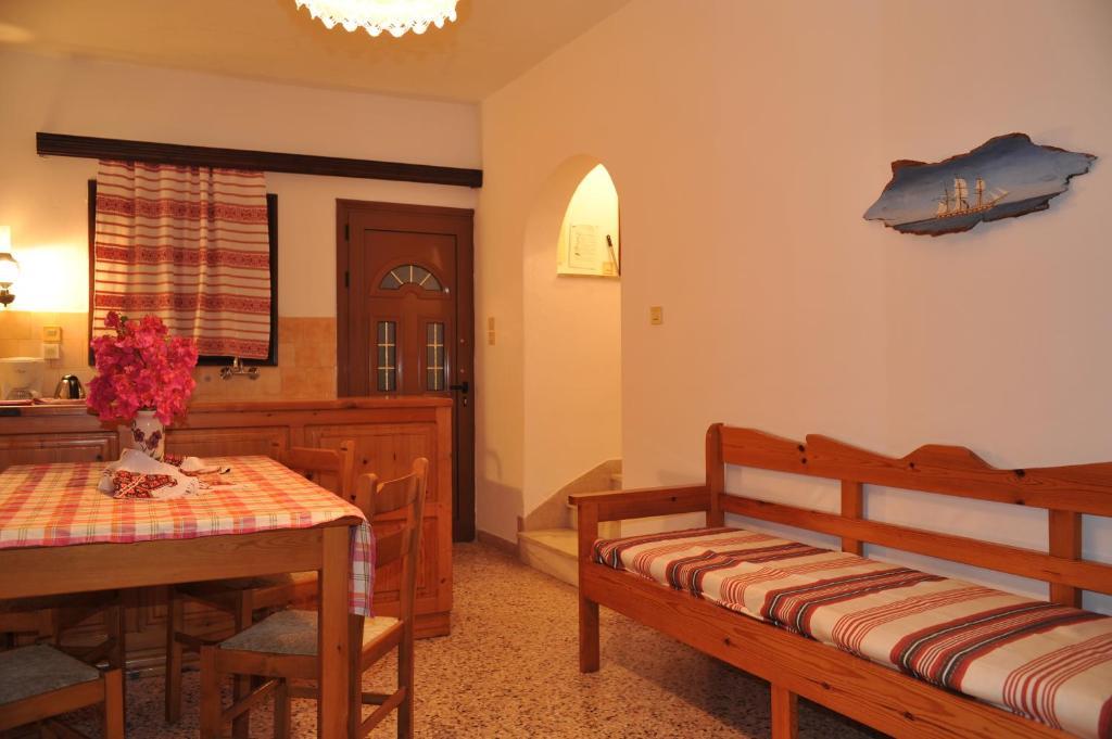 Dolphin Apartments Frangokastello Oda fotoğraf